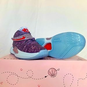 KD 14 size 5Y “Valentines Day” *New in Box*  ships 1 business day after purchase